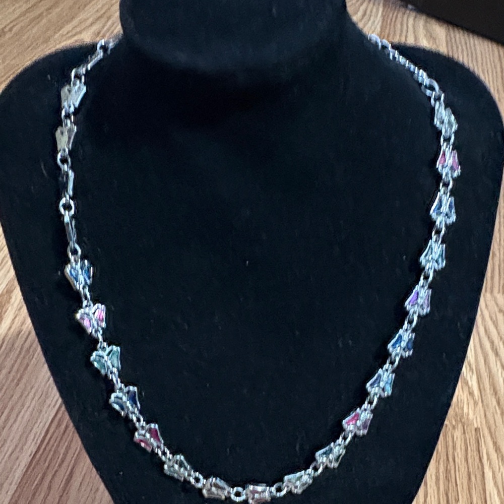 VINTAGE MULTICOLORED ABALONE SHELL BUTTERFLY SILVER-TONE 14 - 17" NECKLACE - Picture 5 of 10